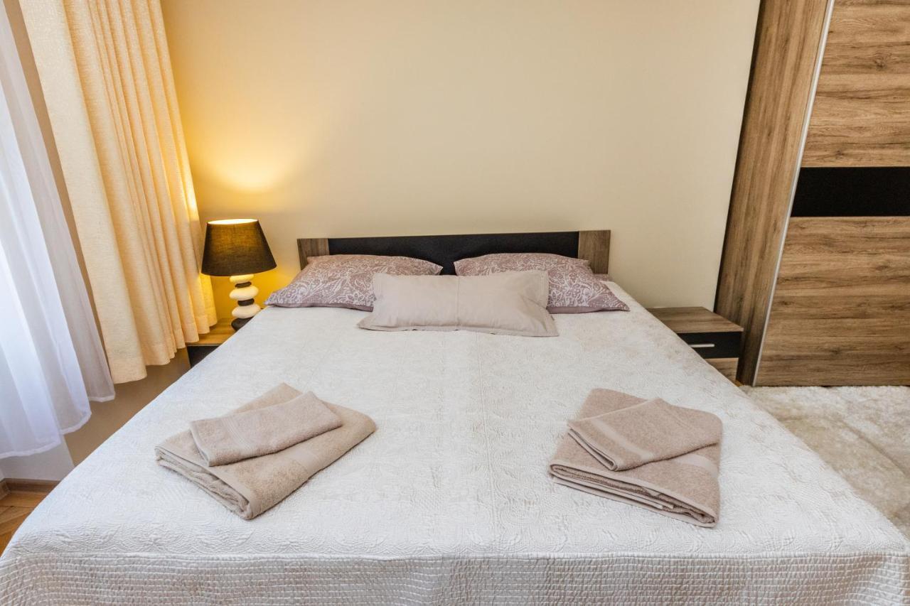 Prostorny Tripokojovy Apartman U Nabrezi Vltavy Prag